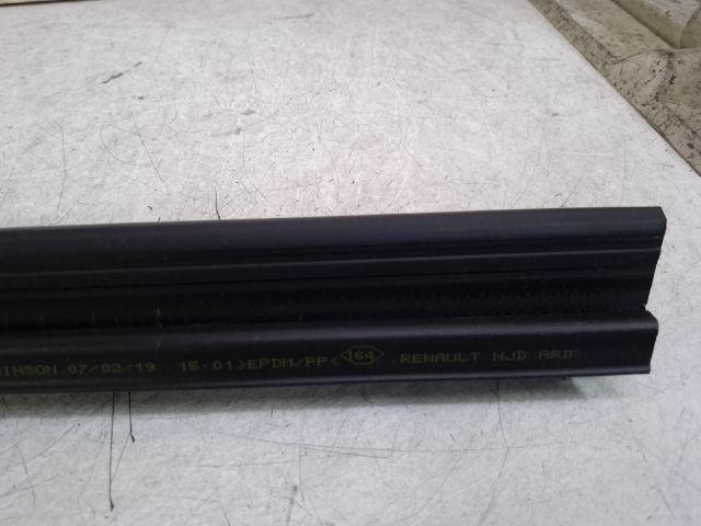 bontott DACIA DUSTER Jobb hátsó Vízlehúzó Gumicsík