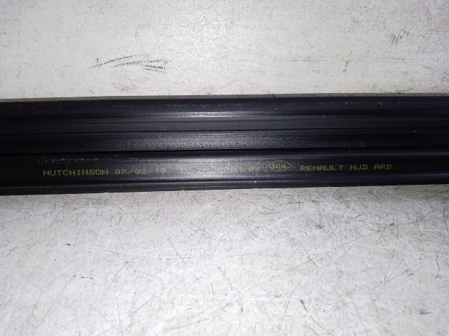 bontott DACIA DUSTER Jobb hátsó Vízlehúzó Gumicsík