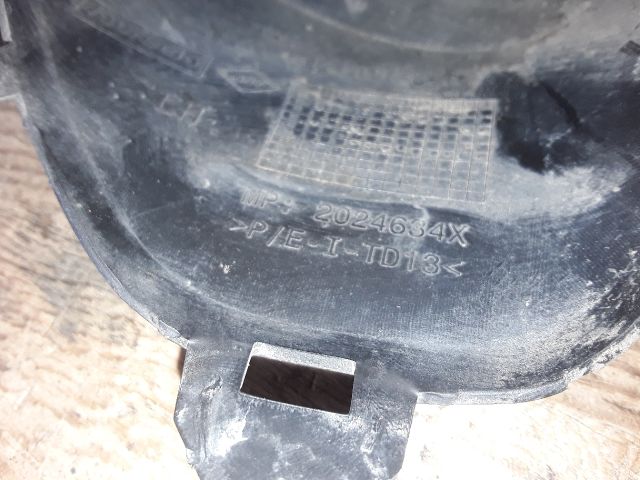 bontott DACIA DUSTER Jobb Ködlámpa Rács