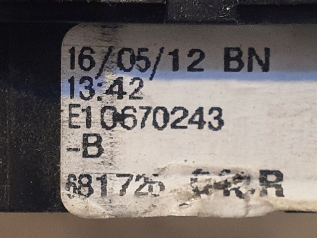 bontott DACIA DUSTER Jobb Kormánykapcsoló Ablaktörlő