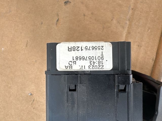 bontott DACIA DUSTER Jobb Kormánykapcsoló Ablaktörlő