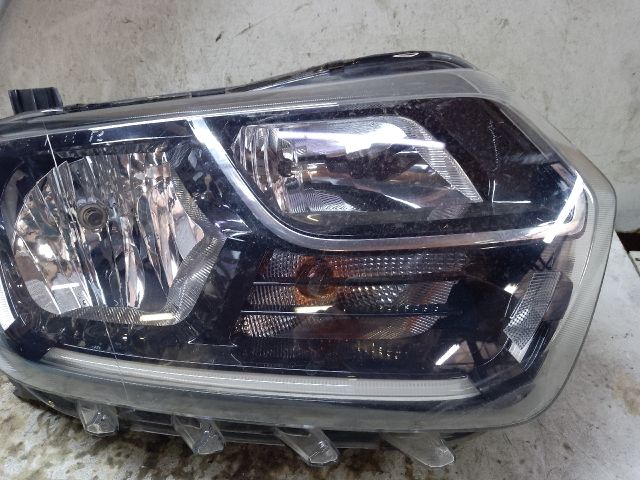 bontott DACIA DUSTER Jobb Ledes Fényszóró