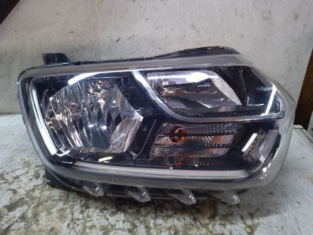 bontott DACIA DUSTER Jobb Ledes Fényszóró