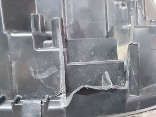 bontott DACIA DUSTER Jobb Ledes Fényszóró