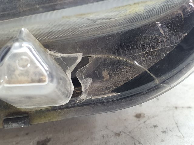 bontott DACIA DUSTER Jobb Ledes Fényszóró