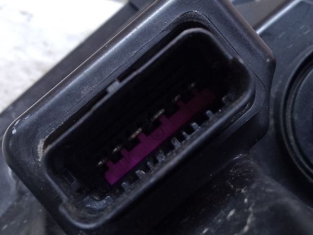 bontott DACIA DUSTER Jobb Ledes Fényszóró