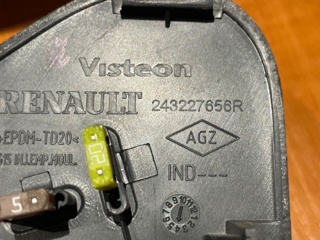 bontott DACIA DUSTER Jobb Műszerfal Oldalkárpit