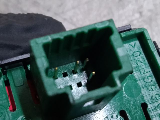 bontott DACIA DUSTER Kapcsoló (Magában)