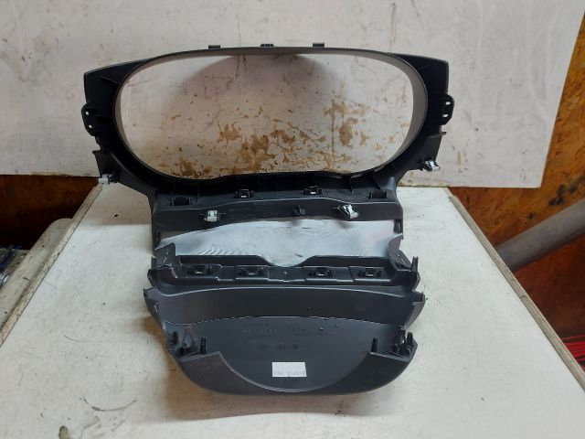 bontott DACIA DUSTER Kilométeróra Keret