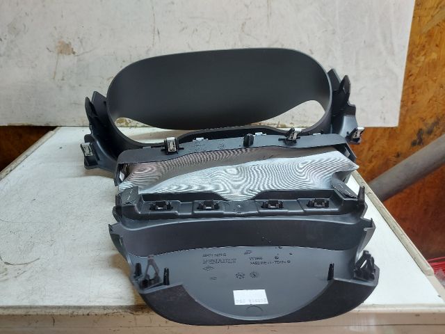 bontott DACIA DUSTER Kilométeróra Keret