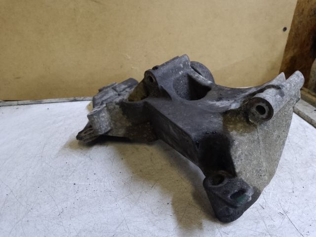 bontott DACIA DUSTER Klímakompresszor Tartó Bak