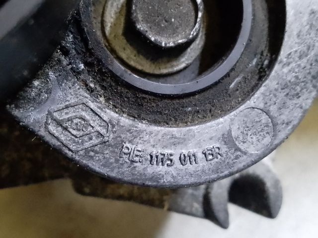 bontott DACIA DUSTER Klímakompresszor Tartó Bak