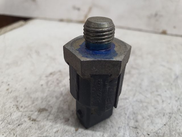 bontott DACIA DUSTER Kopogás Jeladó