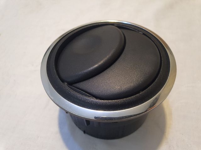 bontott DACIA DUSTER Középső Szellőző