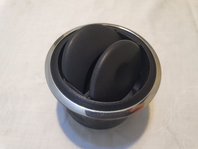 bontott DACIA DUSTER Középső Szellőző