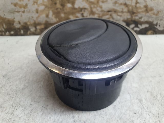 bontott DACIA DUSTER Középső Szellőző