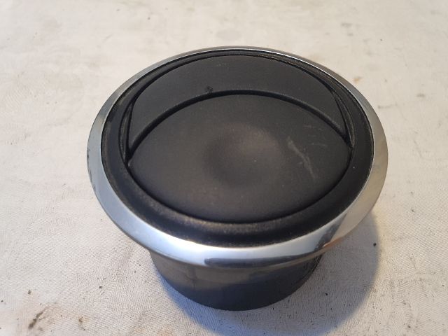 bontott DACIA DUSTER Középső Szellőző