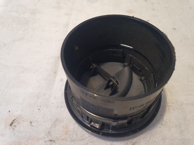 bontott DACIA DUSTER Középső Szellőző