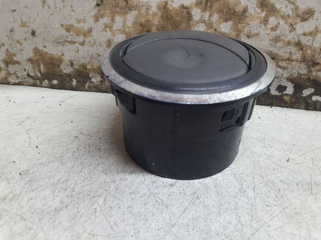 bontott DACIA DUSTER Középső Szellőző