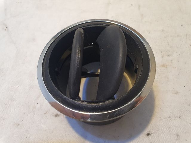 bontott DACIA DUSTER Középső Szellőző