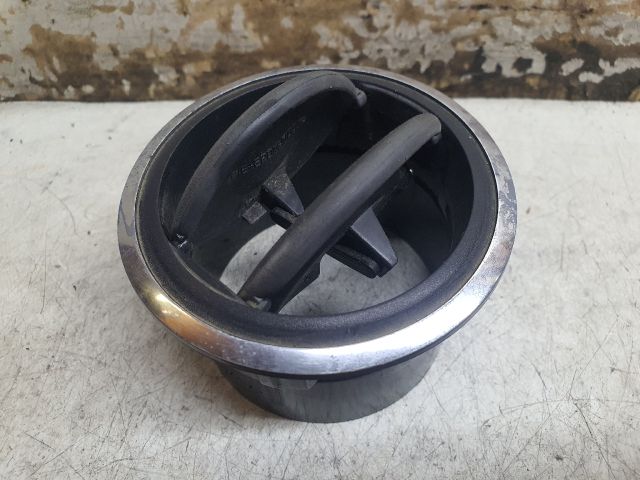 bontott DACIA DUSTER Középső Szellőző