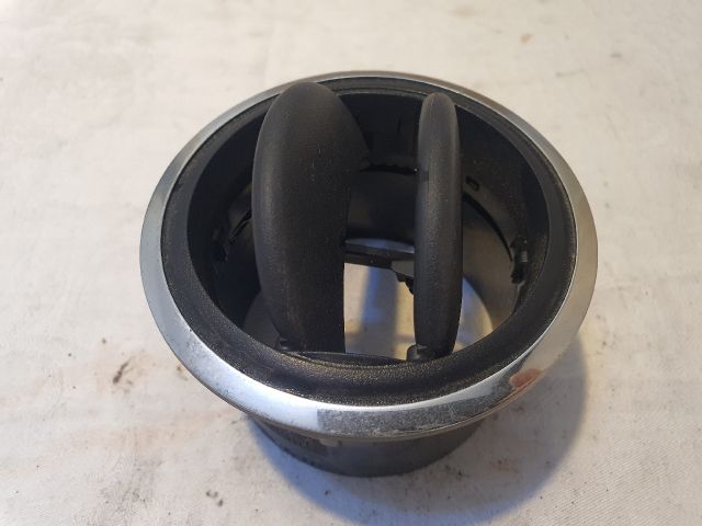 bontott DACIA DUSTER Középső Szellőző