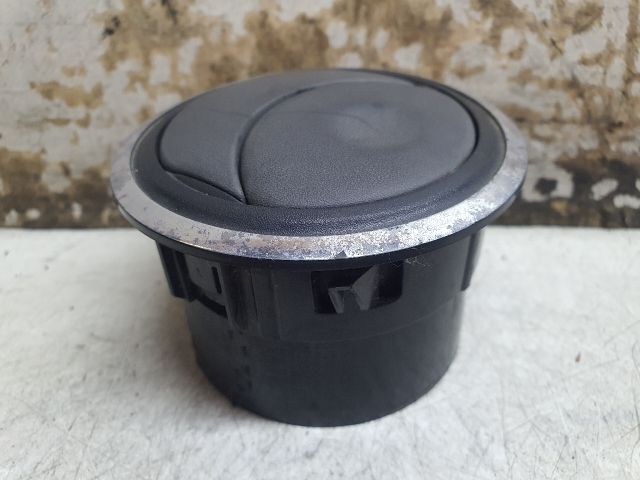 bontott DACIA DUSTER Középső Szellőző