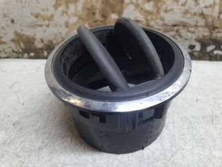 bontott DACIA DUSTER Középső Szellőző