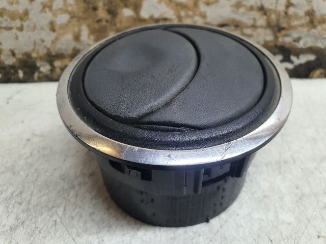 bontott DACIA DUSTER Középső Szellőző