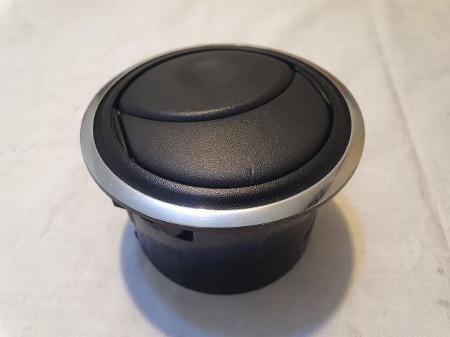 bontott DACIA DUSTER Középső Szellőző