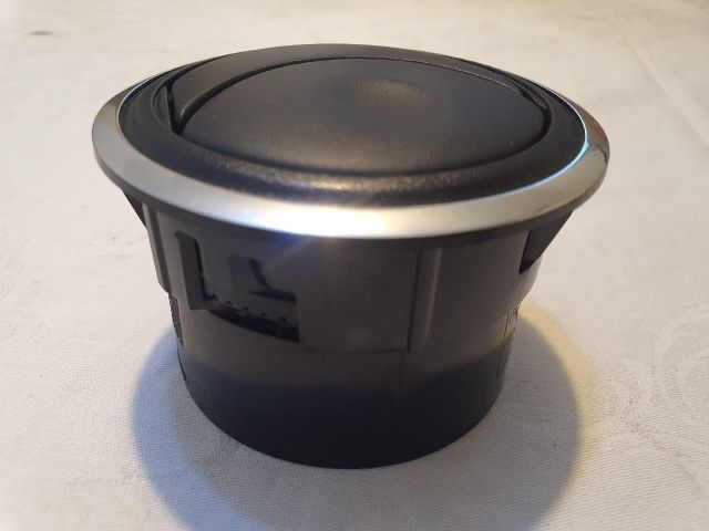 bontott DACIA DUSTER Középső Szellőző