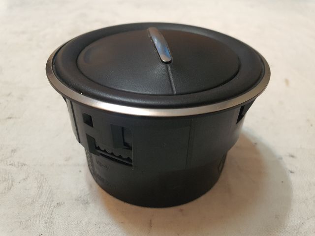 bontott DACIA DUSTER Középső Szellőző