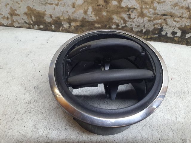 bontott DACIA DUSTER Középső Szellőző