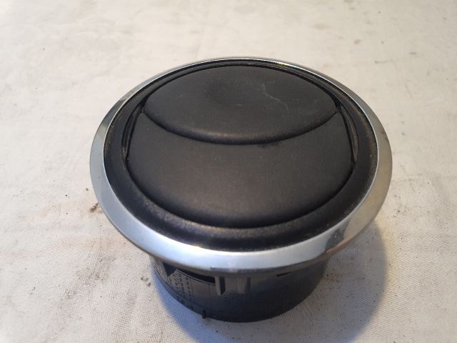 bontott DACIA DUSTER Középső Szellőző