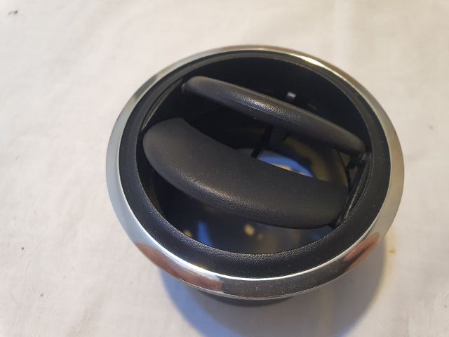 bontott DACIA DUSTER Középső Szellőző