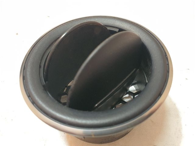 bontott DACIA DUSTER Középső Szellőző