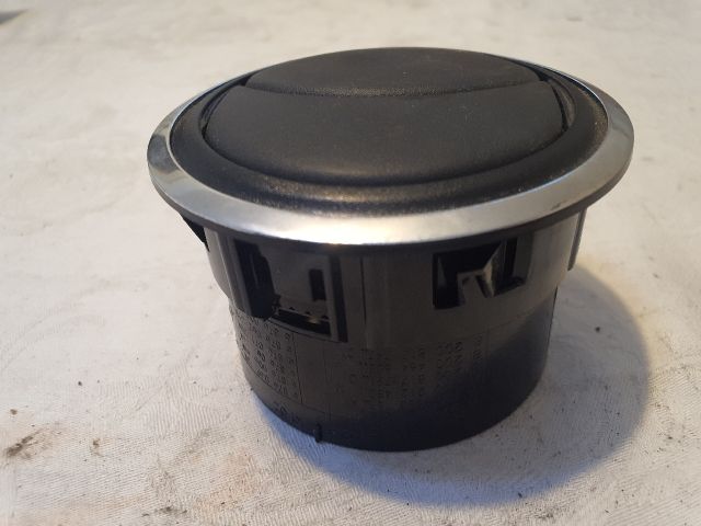 bontott DACIA DUSTER Középső Szellőző