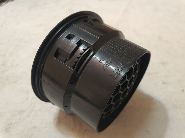 bontott DACIA DUSTER Középső Szellőző