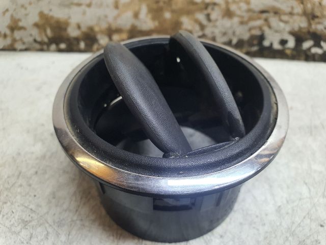 bontott DACIA DUSTER Középső Szellőző