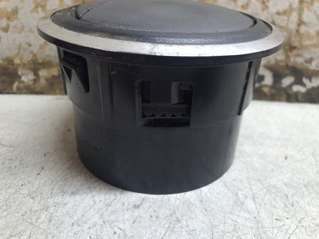 bontott DACIA DUSTER Középső Szellőző