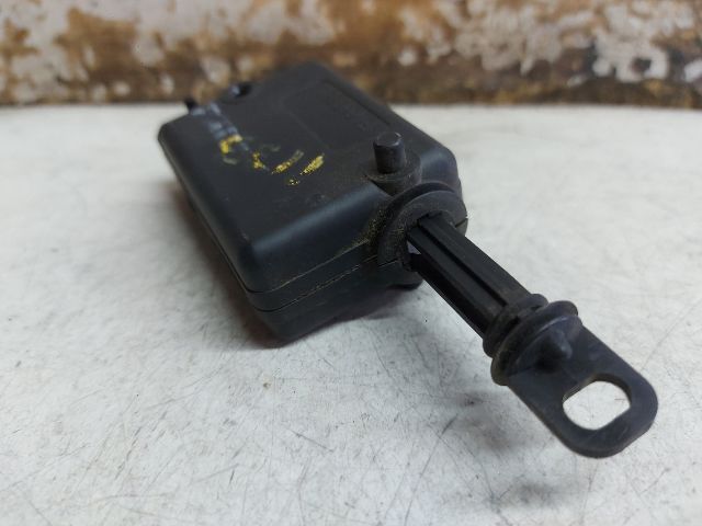 bontott DACIA DUSTER Központizár Motor Csomagtérajtó