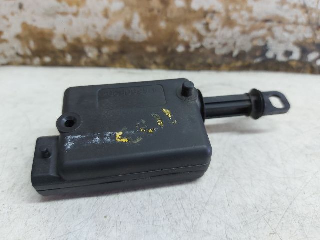 bontott DACIA DUSTER Központizár Motor Csomagtérajtó