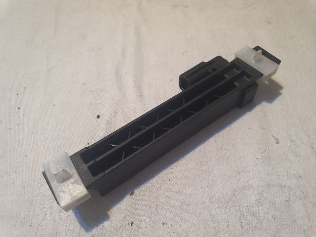 bontott DACIA DUSTER Kulcs Nélküli Nyitás Jeladó