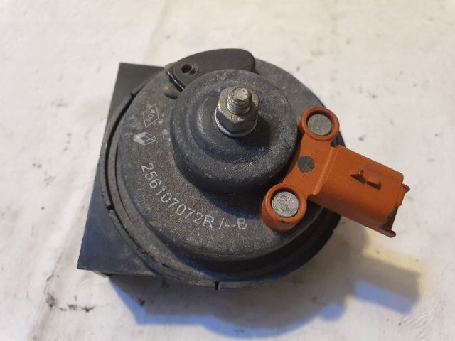 bontott DACIA DUSTER Kürt