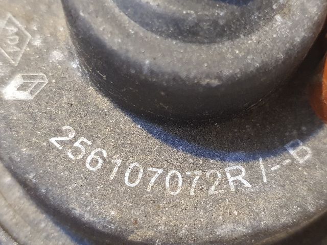 bontott DACIA DUSTER Kürt