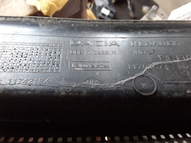 bontott DACIA DUSTER Levélrács