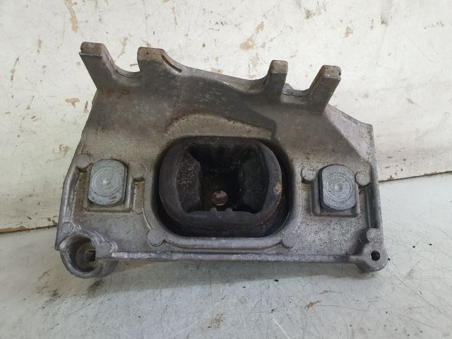 bontott DACIA DUSTER Motor Tartó Bak Bal