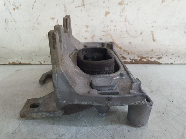 bontott DACIA DUSTER Motor Tartó Bak Bal