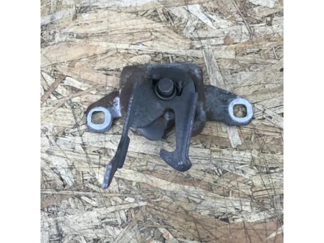 bontott DACIA DUSTER Motorháztető Biztonsági Kampó