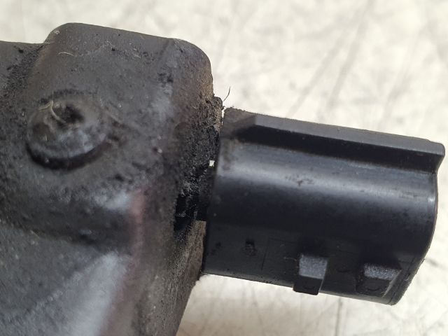 bontott DACIA DUSTER Motorháztető Zárszerkezet